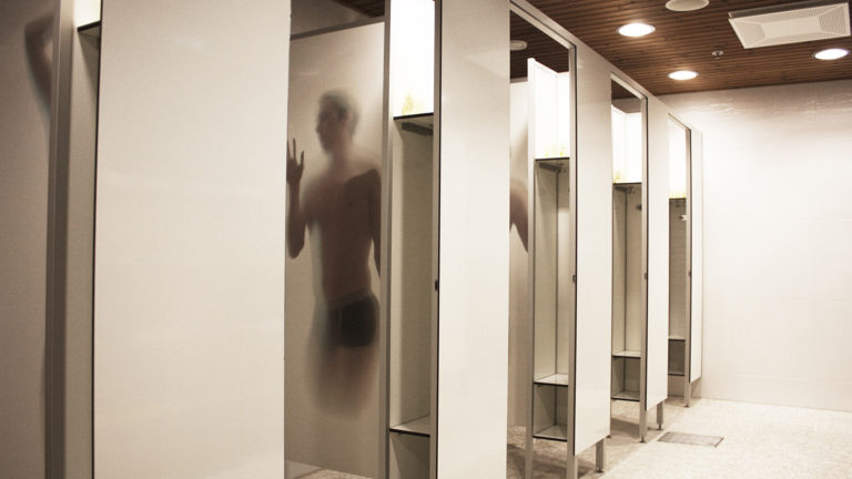 Urheiluhalli Eltete jakoseinä